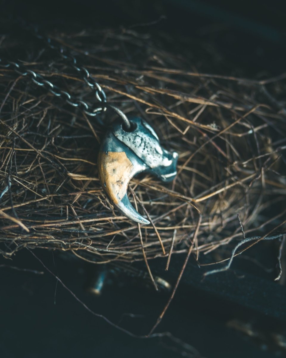 Bobcat Claw Pendant: A Symbol of Mystery and Freedom - Machinations