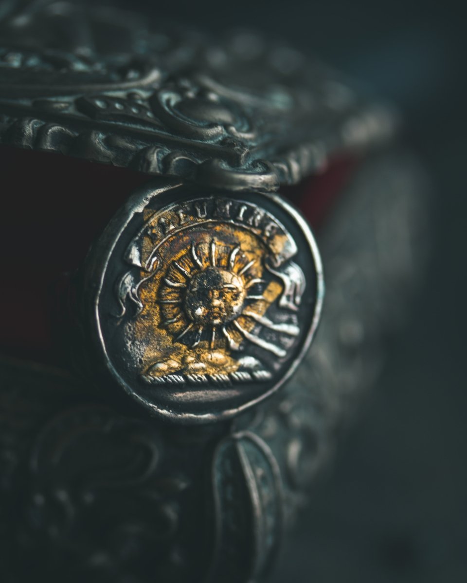 Brilliant Sun Ring: A Symbol of Vitality and Enlightenment - Machinations