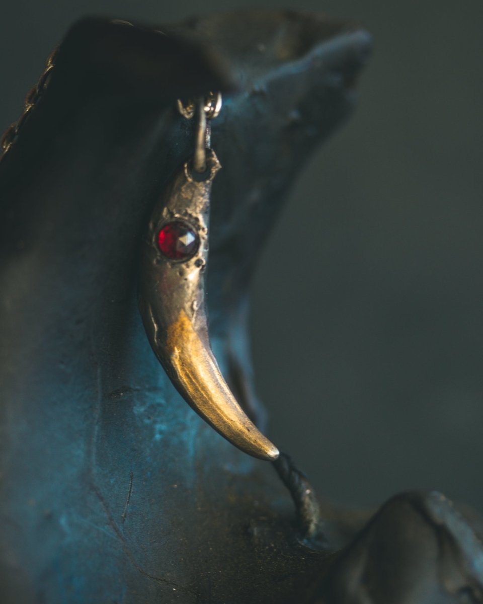 Fox Fang Pendant with Rose - Cut Almandine Garnet: A Symbol of Cunning, Passion, and Transformation - Machinations