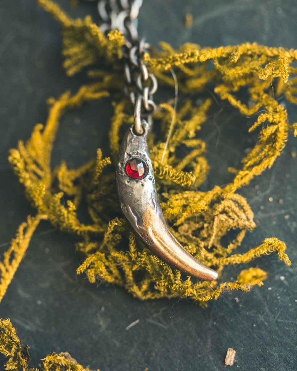 Fox Fang Pendant with Rose - Cut Almandine Garnet: A Symbol of Cunning, Passion, and Transformation - Machinations