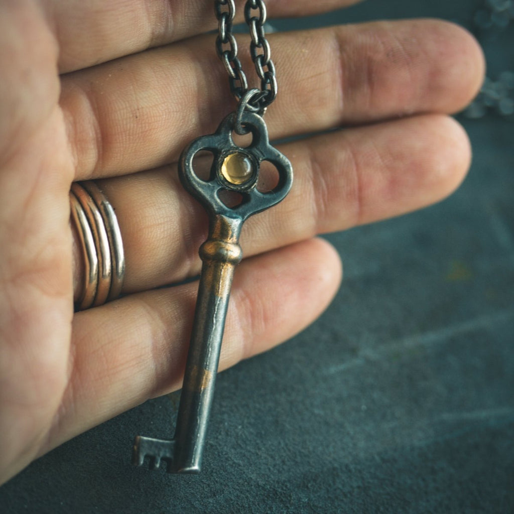 Hekate's Crossroads Key with Peridot - Machinations