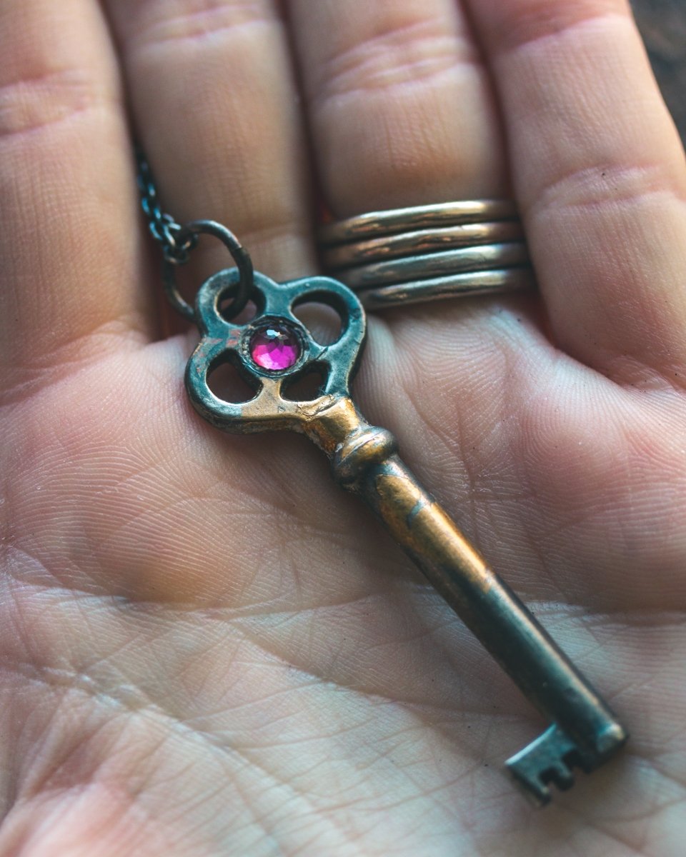 Hekate’s Crossroads Key with Rhodolite Garnet: A Talisman of Transformation, Passion, and the Power of Choice - Machinations