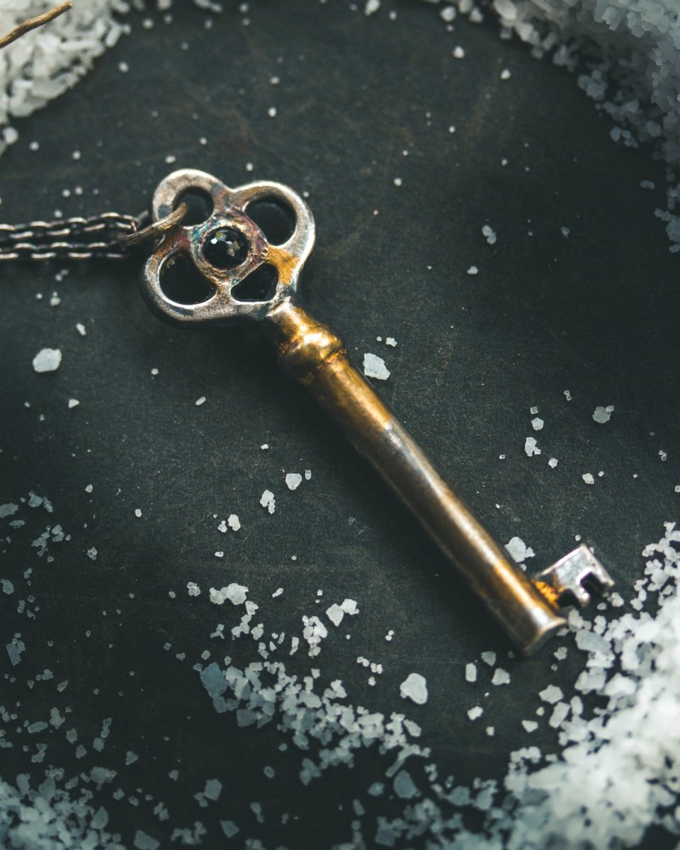 Hekate's Key Pendant with Black Spinel – A Talisman of Protection, Shadow Work, and Inner Power - Machinations