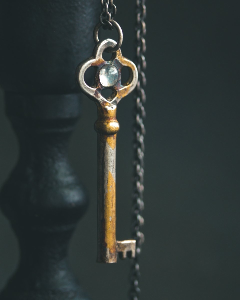 Hekate's Key Pendant with Moonstone: Embrace Intuition and Enlightenment - Machinations