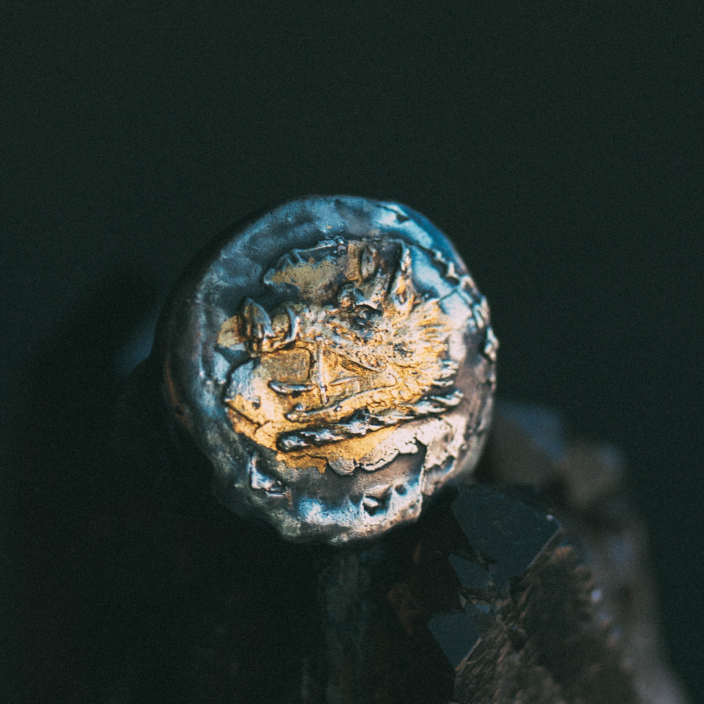Illuminated boar Signet Ring round - Machinations