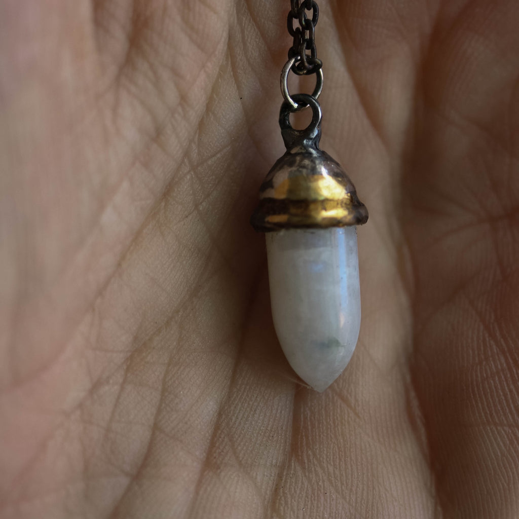 Knight Amulet Moonstone - Machinations