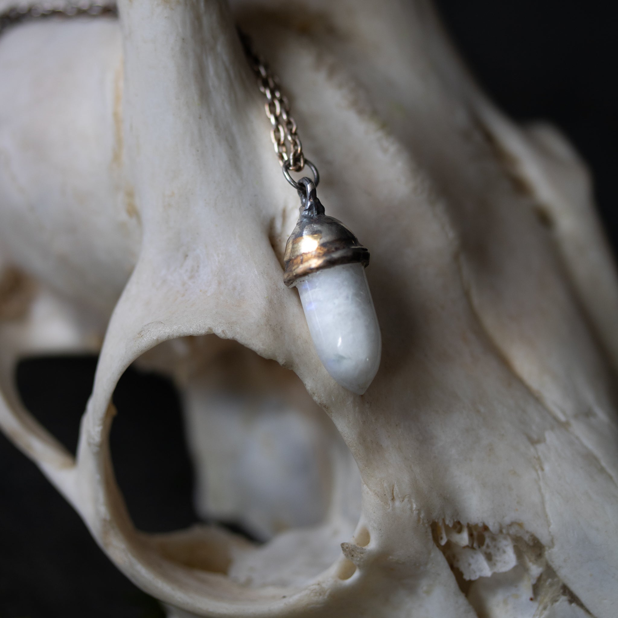 Knight Amulet Moonstone - Machinations