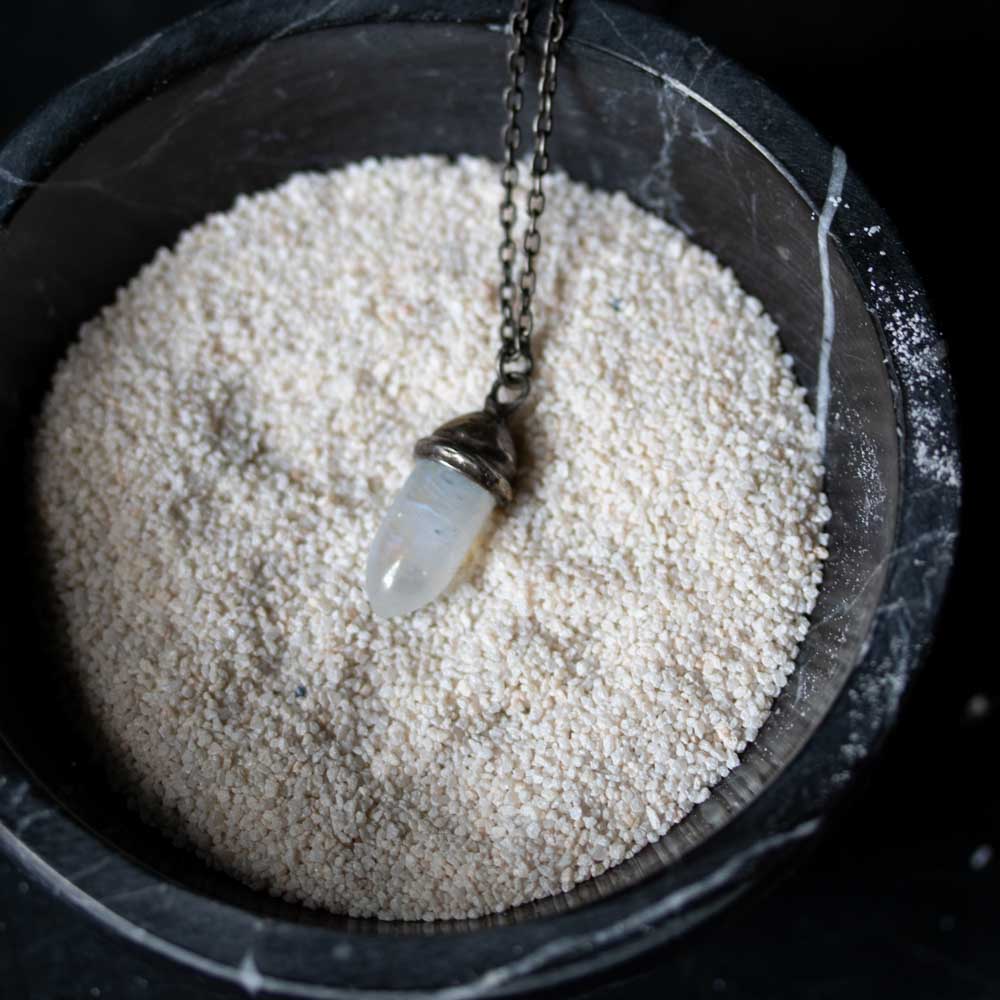 Knight Amulet Moonstone - Machinations