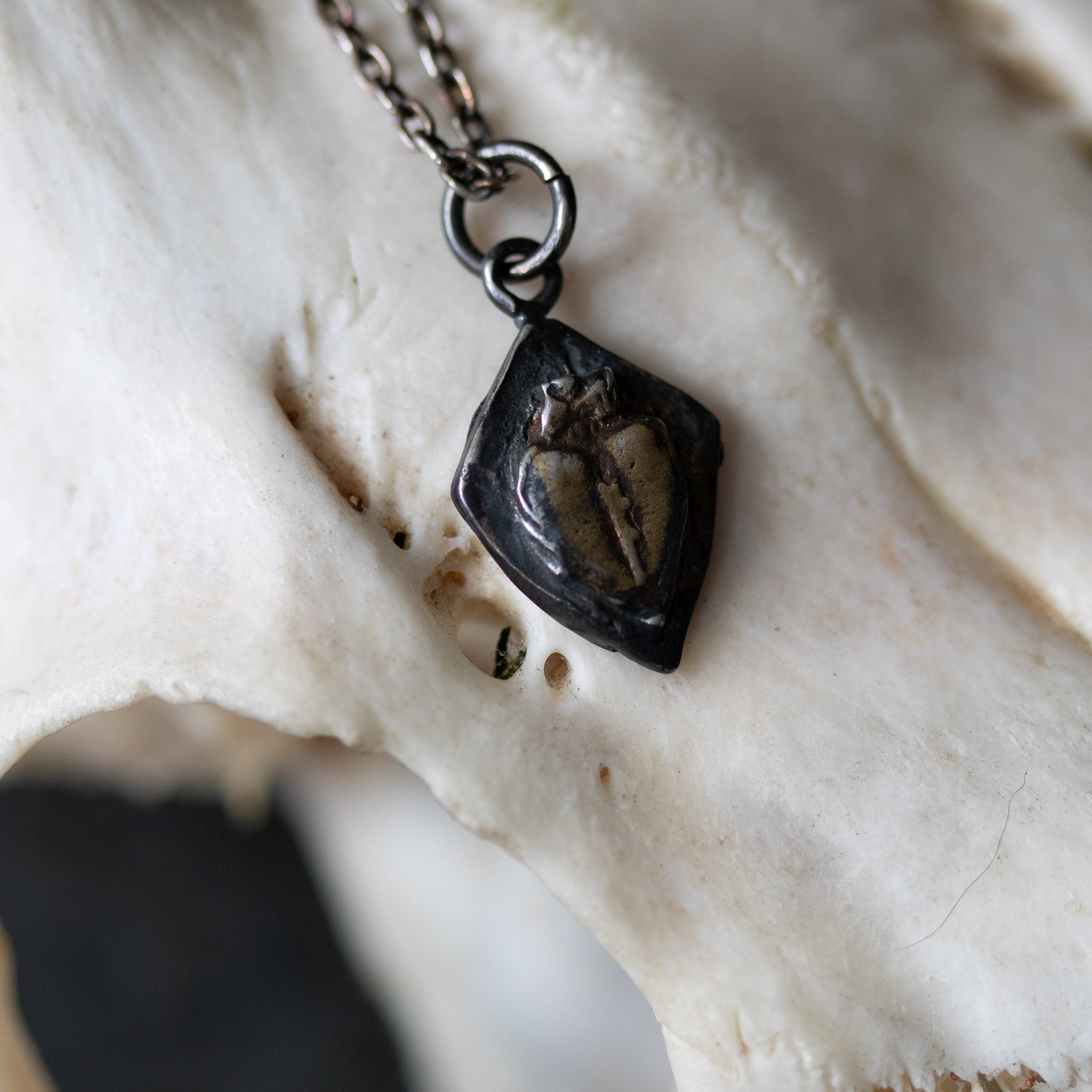 Knight Amulet Stabbed Heart - Machinations