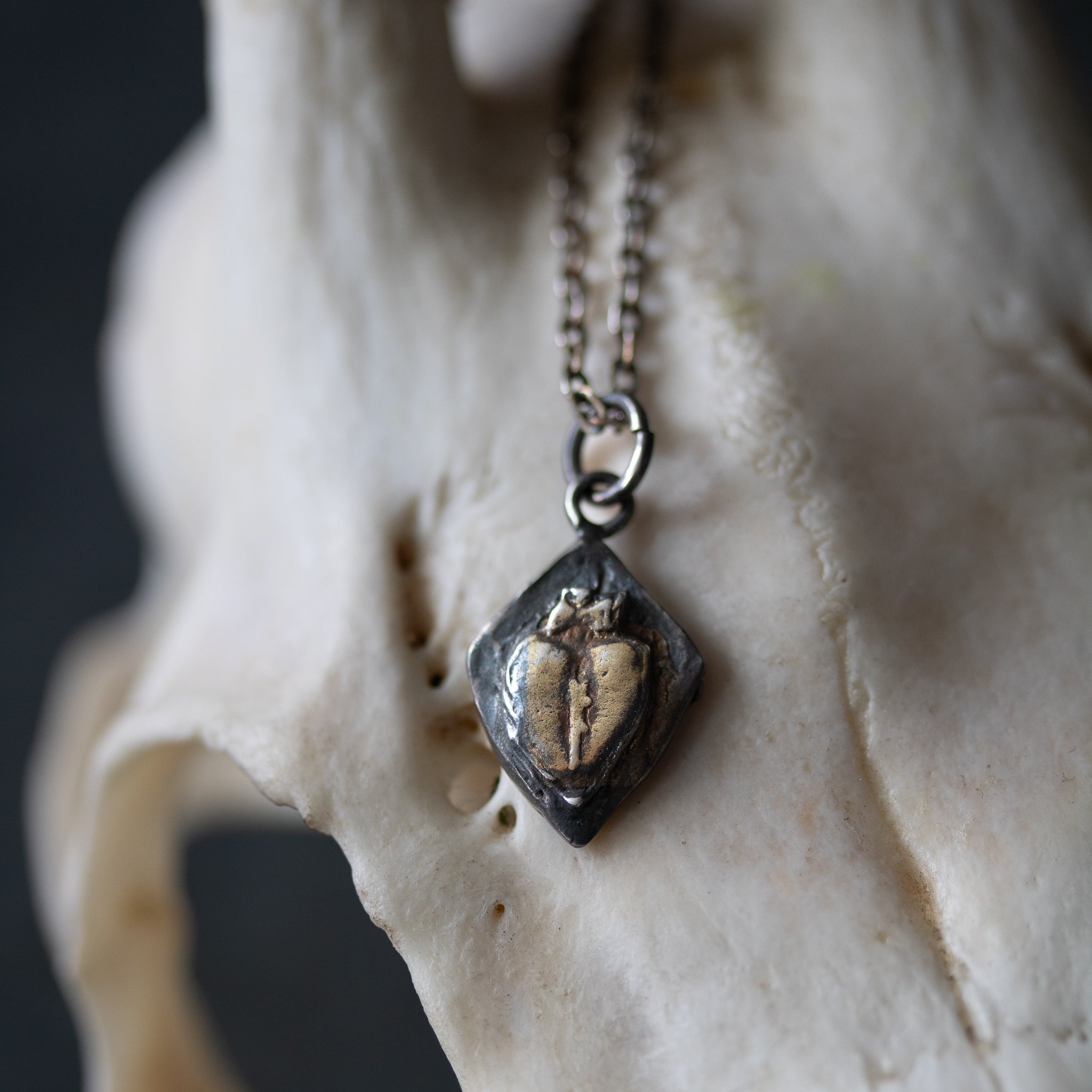 Knight Amulet Stabbed Heart - Machinations