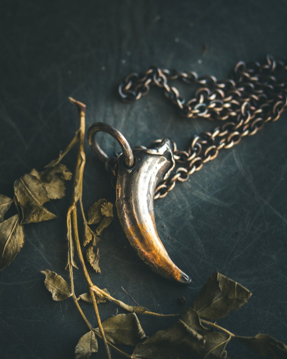 Lupus Spiritus Claw Pendant — A Guardian's Mark | - Machinations