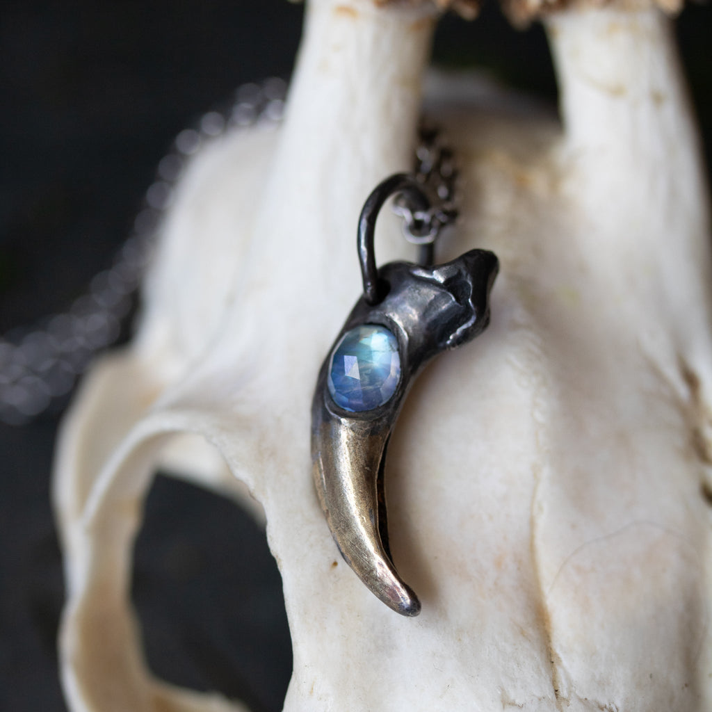 Lupus Spiritus Claw with Moonstone - Machinations
