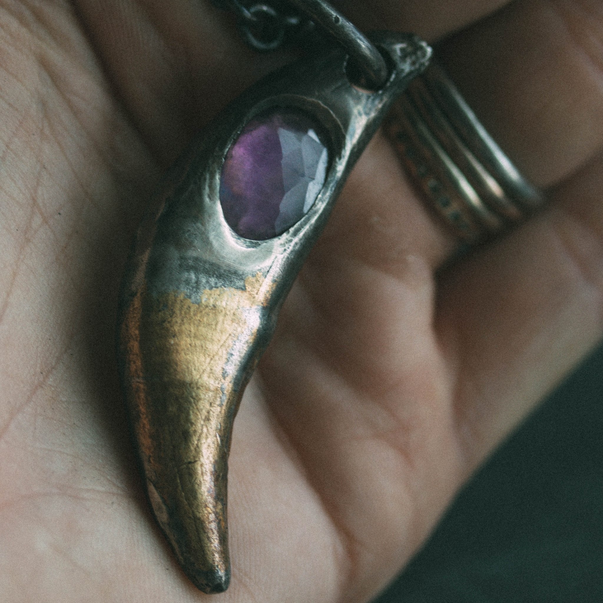 Lupus Spiritus Fang with Amethyst - Machinations