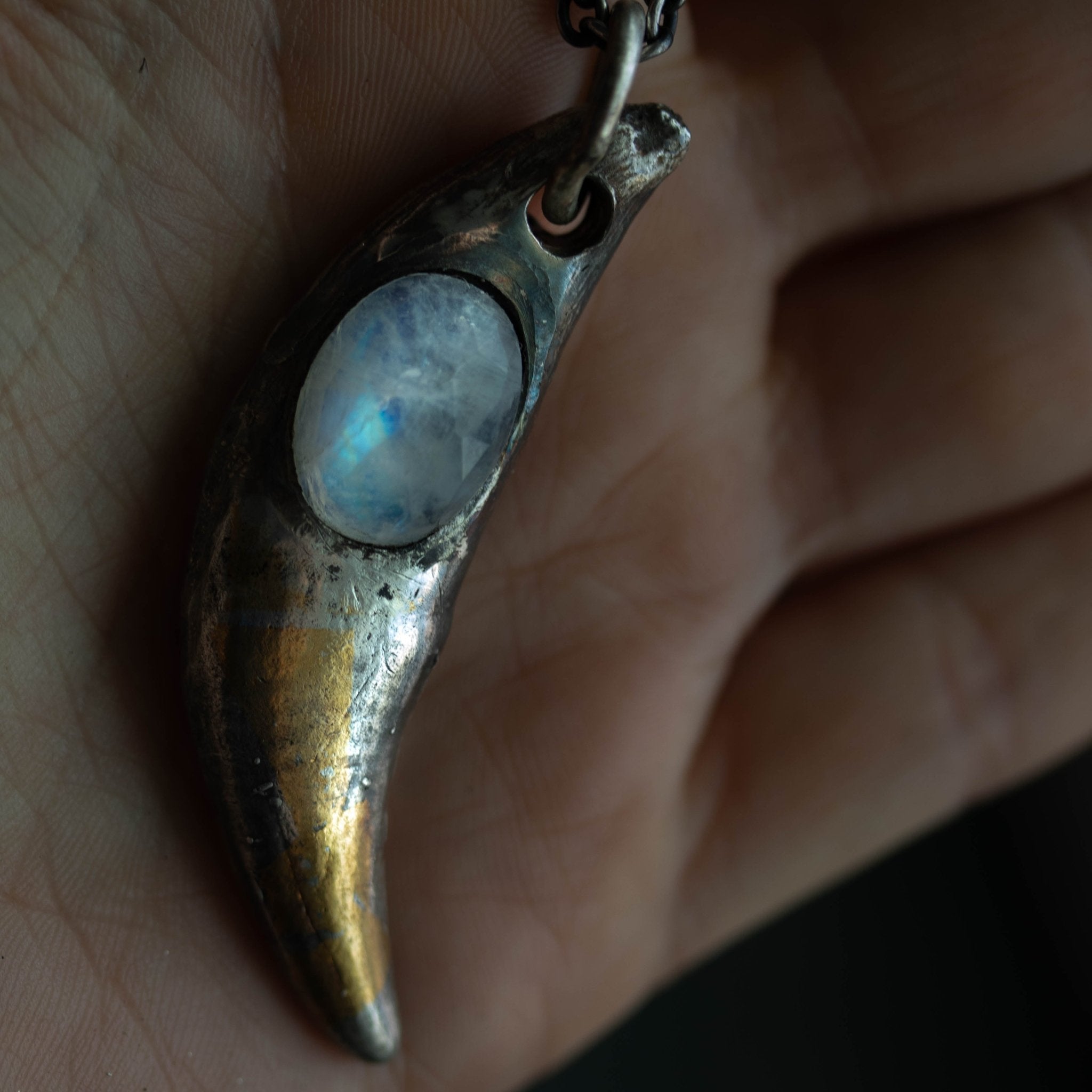 Lupus Spiritus Fang with large Moonstone - Machinations