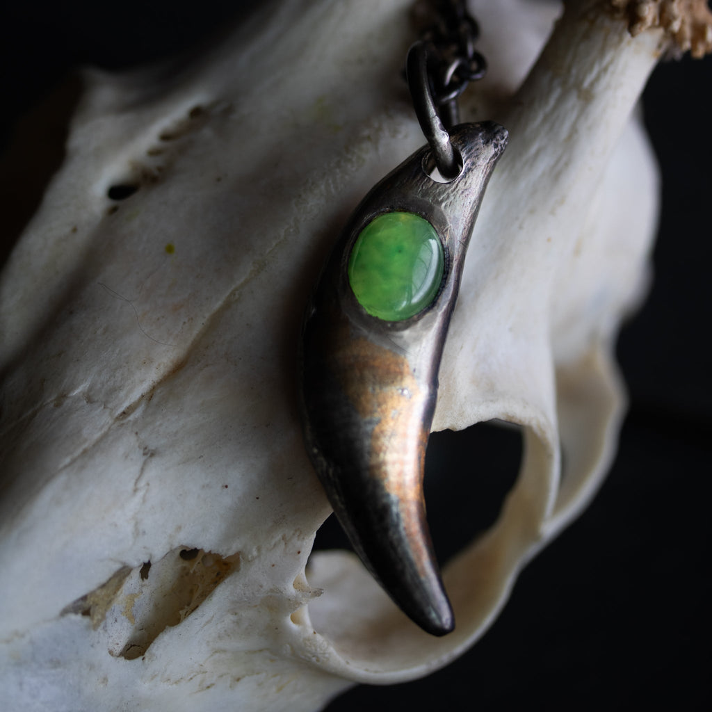 Lupus Spiritus Fang with Rare GROSSULAR Garnet - Machinations