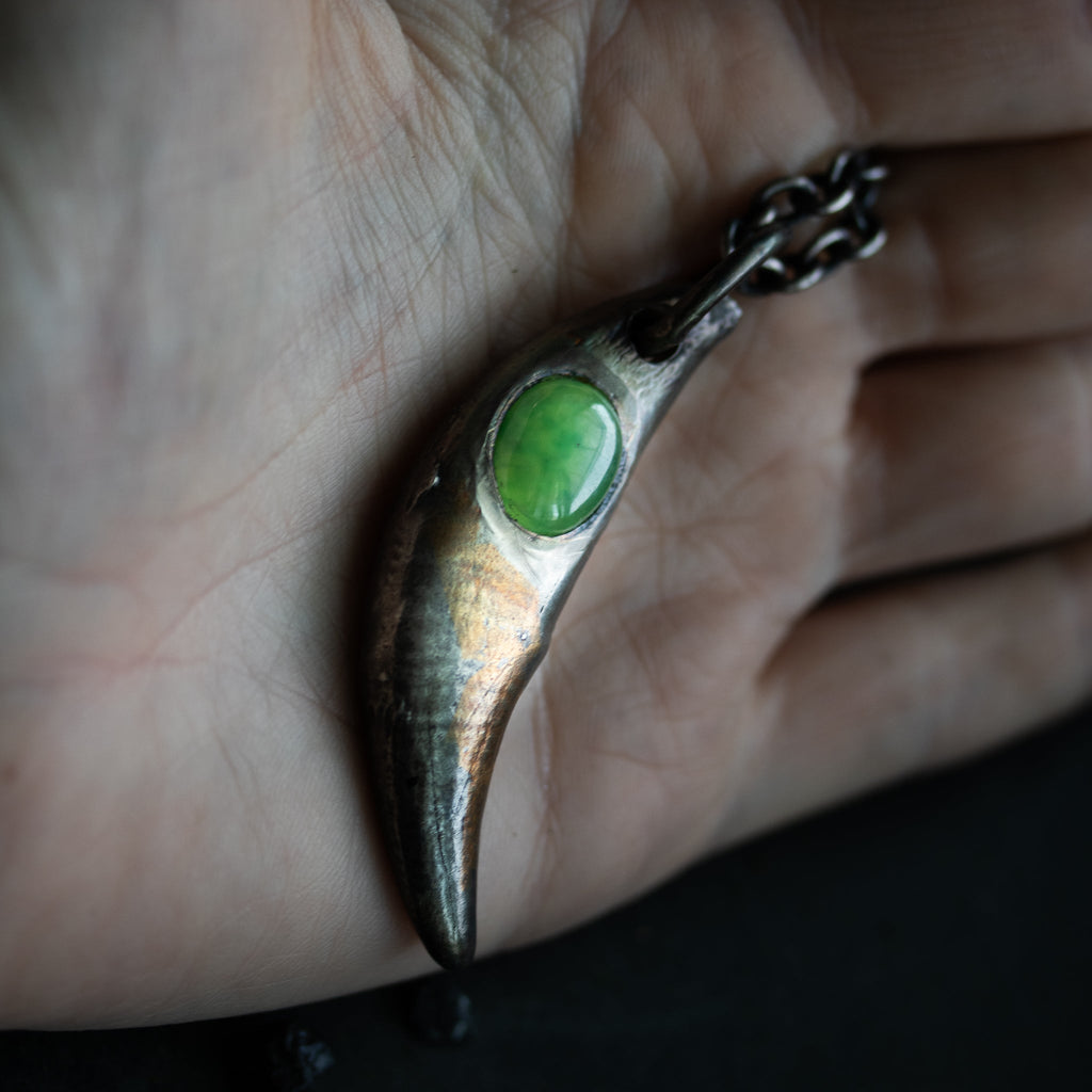 Lupus Spiritus Fang with Rare GROSSULAR Garnet - Machinations