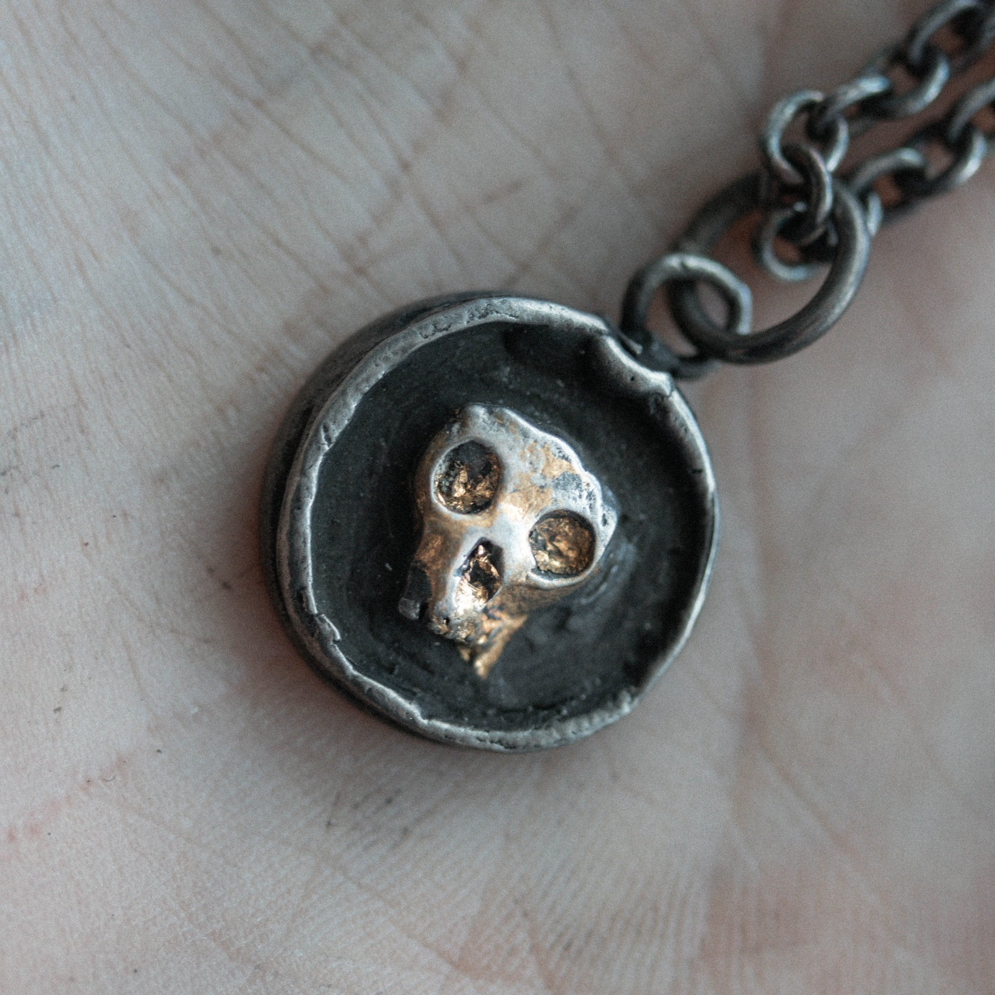 Memento mori skull Charm - Machinations
