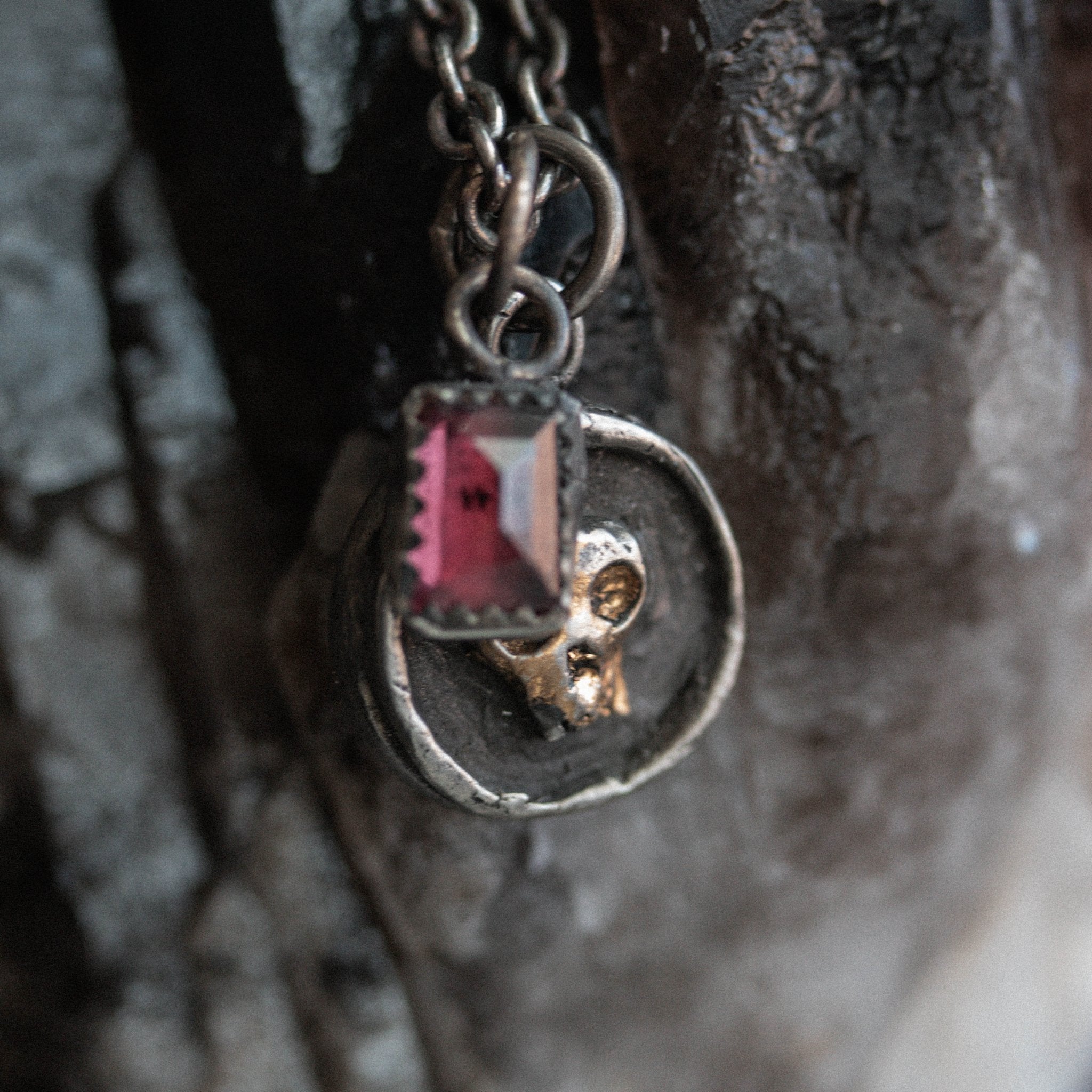 Memento mori skull Charm - Machinations