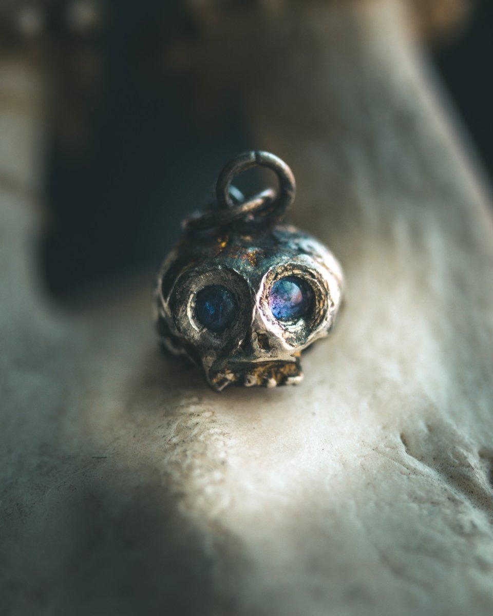 Memento Mori Skull Charm with Cabochon Tanzanite – Sterling Silver & 23.5K Gold | Talisman of Life, Death and Higher Consciousness - Machinations