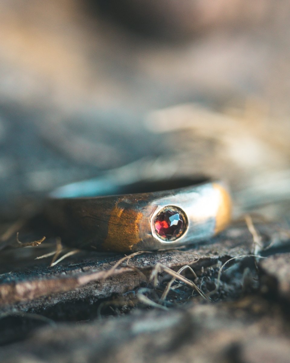 Mixed metals STIRRUP RING garnet limited edition - Machinations