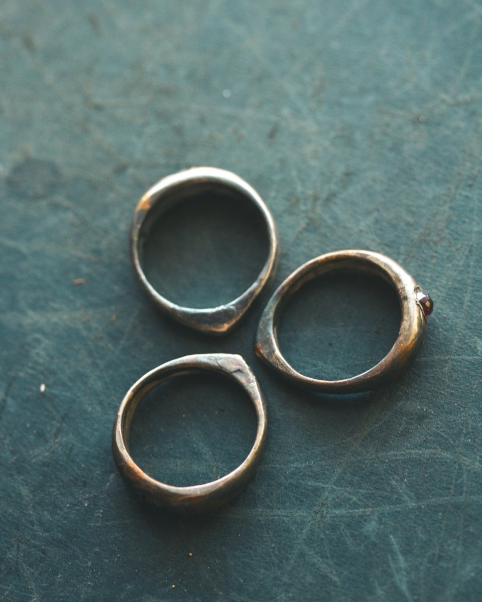 Mixed metals STIRRUP RING garnet limited edition - Machinations