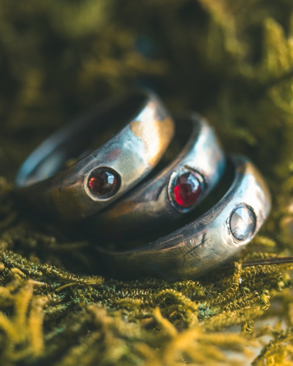 Mixed metals STIRRUP RING garnet limited edition - Machinations