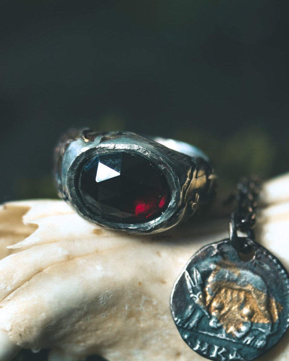 Oculus Garnet Ring: Your Personal Scrying Stone - Machinations