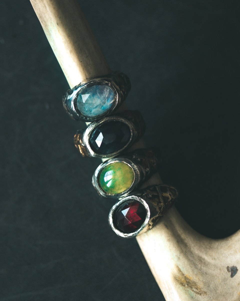 Oculus Garnet Ring: Your Personal Scrying Stone - Machinations