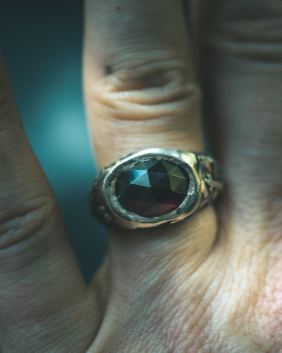 Oculus Garnet Ring: Your Personal Scrying Stone - Machinations