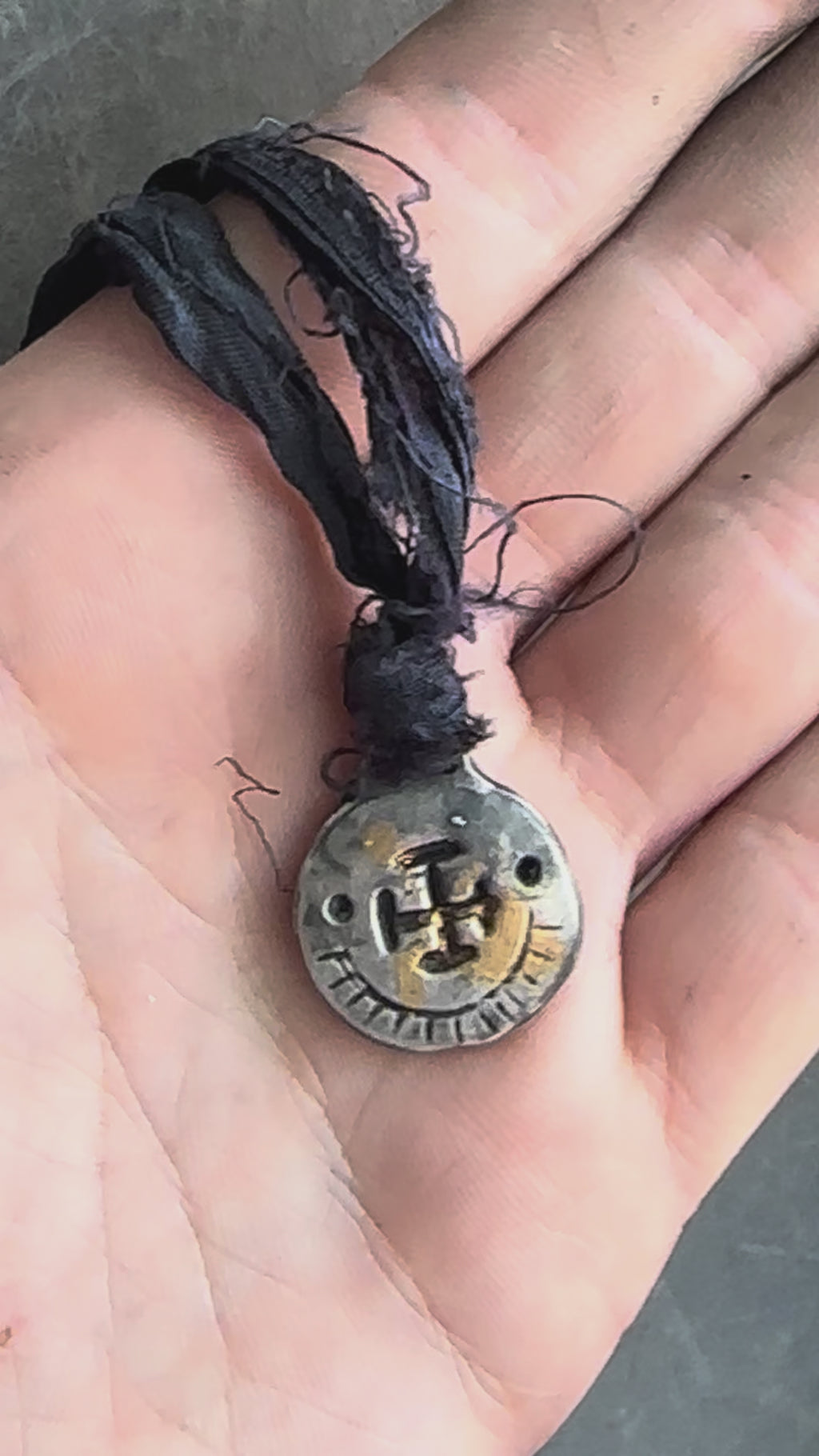 Kolo Pendant — The Wheel Unbroken