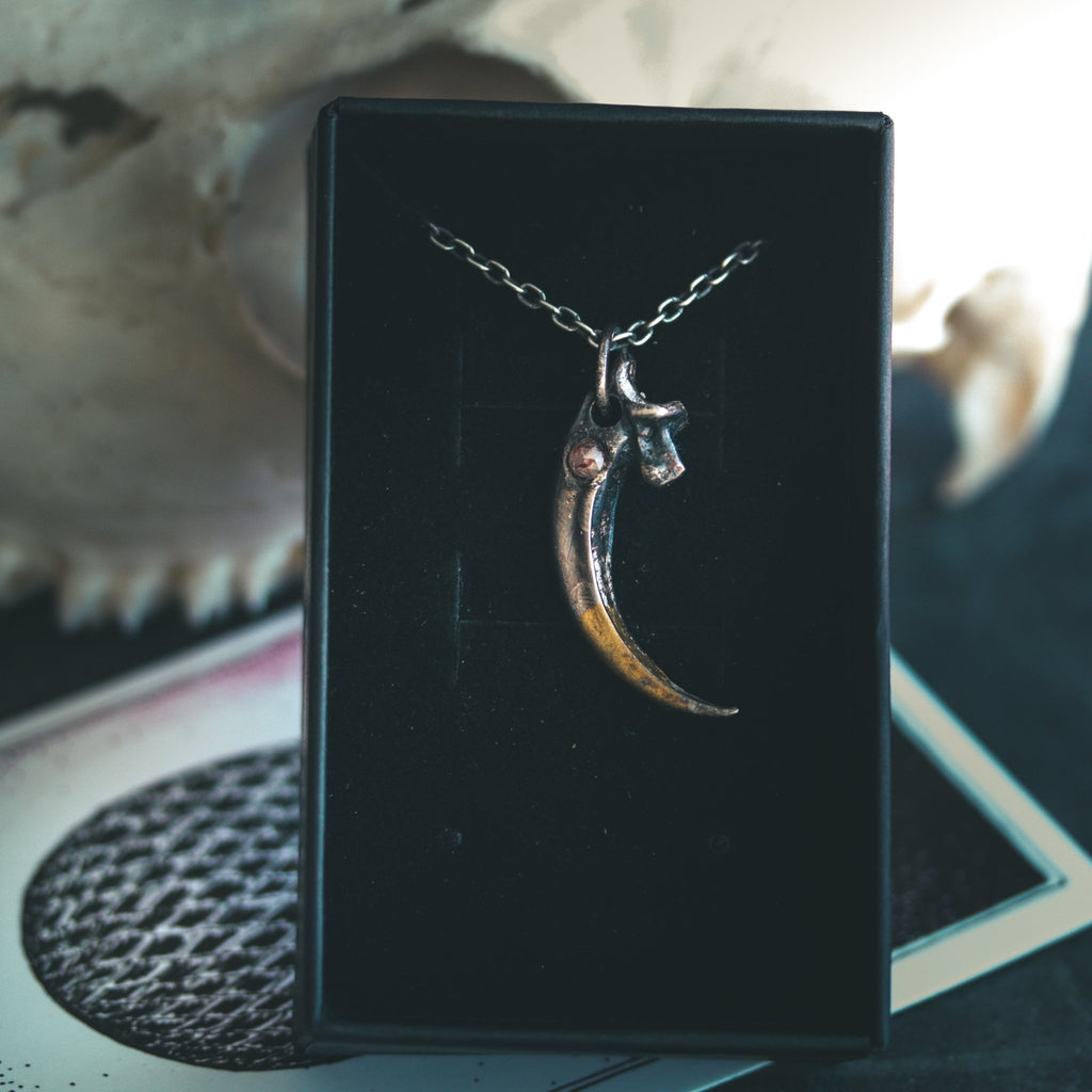 Raven Talon Red Orange Diamond - Machinations