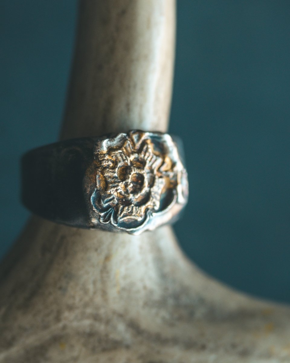 Rose of Death Tarot Signet Ring – A Symbol of Transformation & Renewal - Machinations