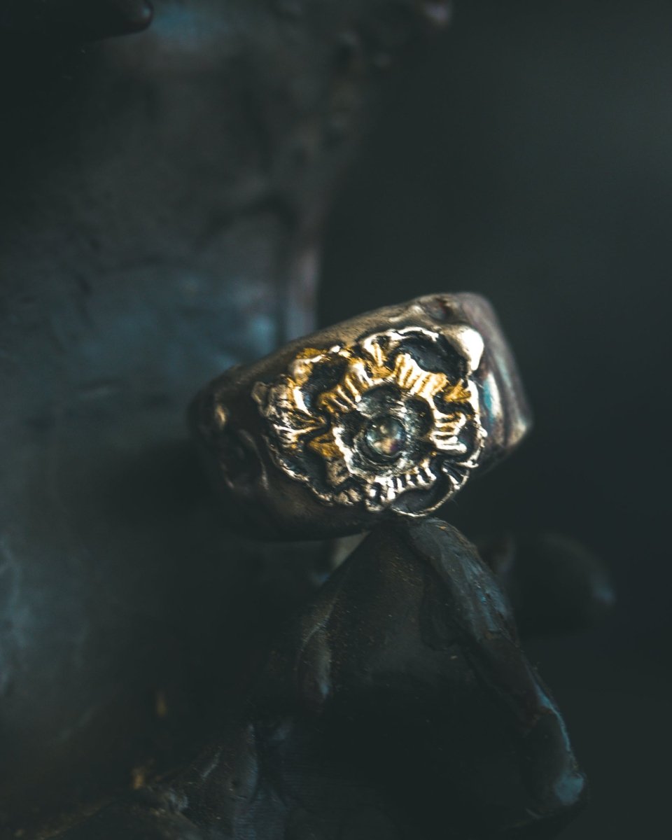 Rose of Death Tarot Signet Ring – Special Edition with 2mm Cabochon Moonstone - Machinations