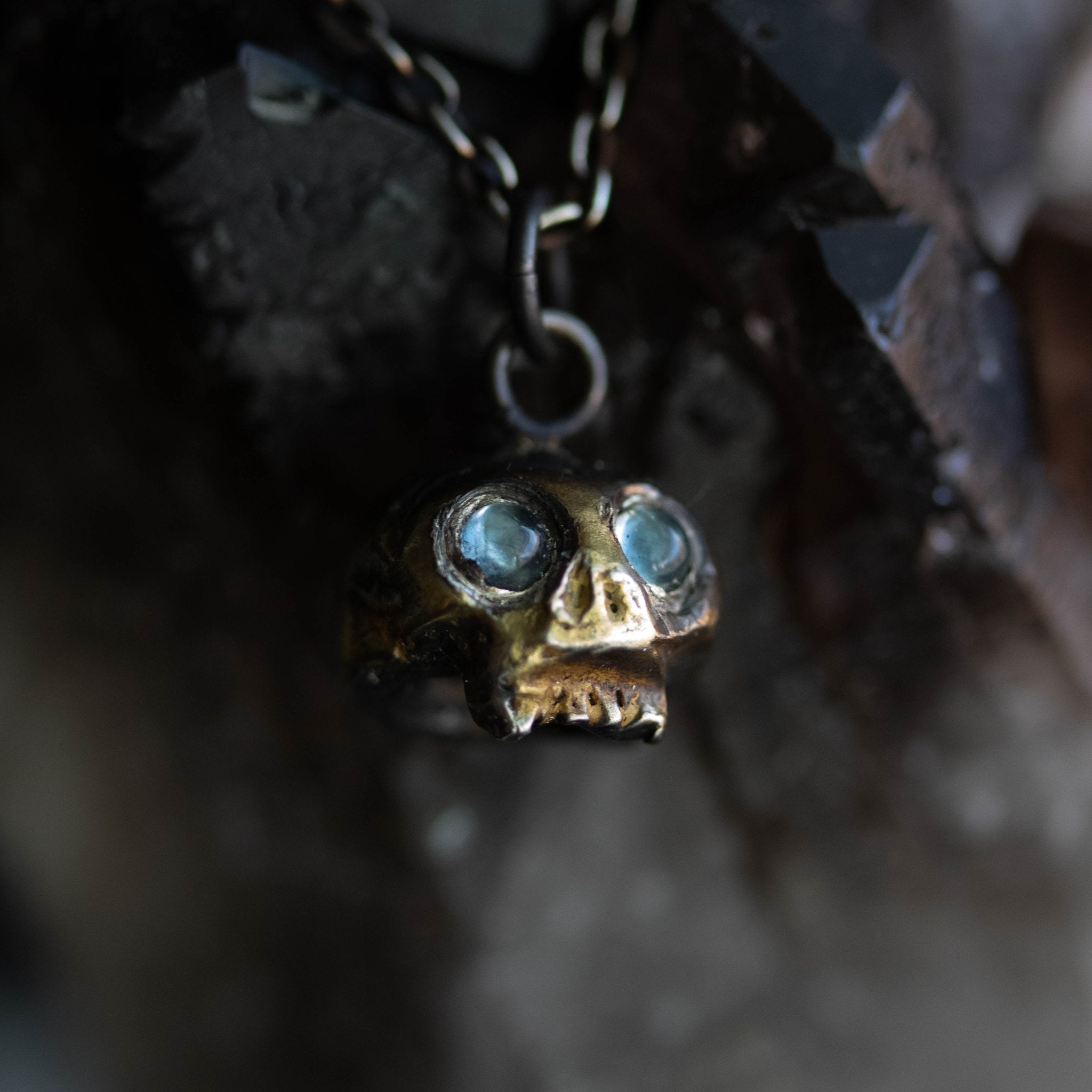 Skull charm with aquamarine eyes - Machinations