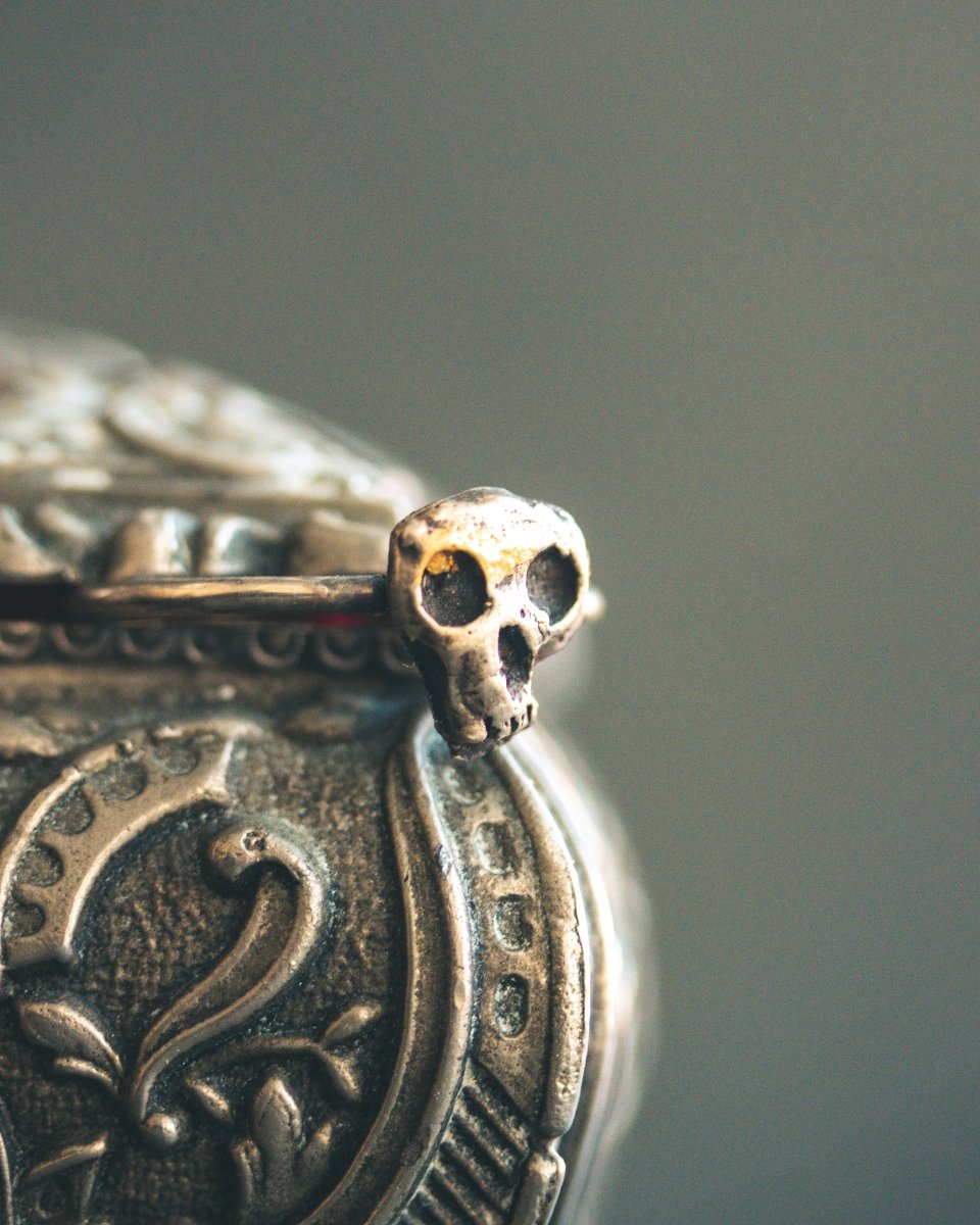 Skull Stacking Ring: A Symbol of Mortality, Strength, and Transformation - Machinations