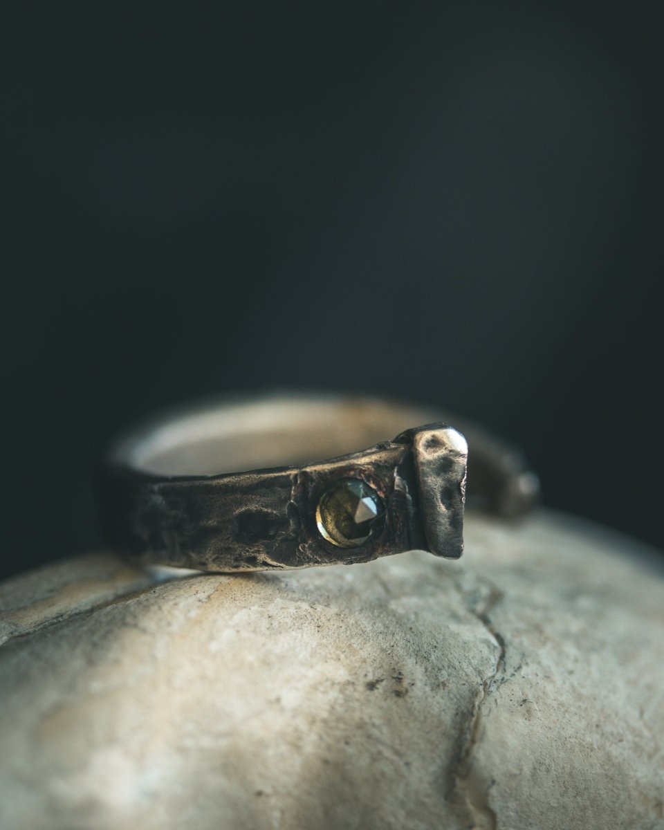 Sterling Silver Coffin Nail Ring – 4mm African Amethyst, 23.5K Gold Keum-boo - Machinations