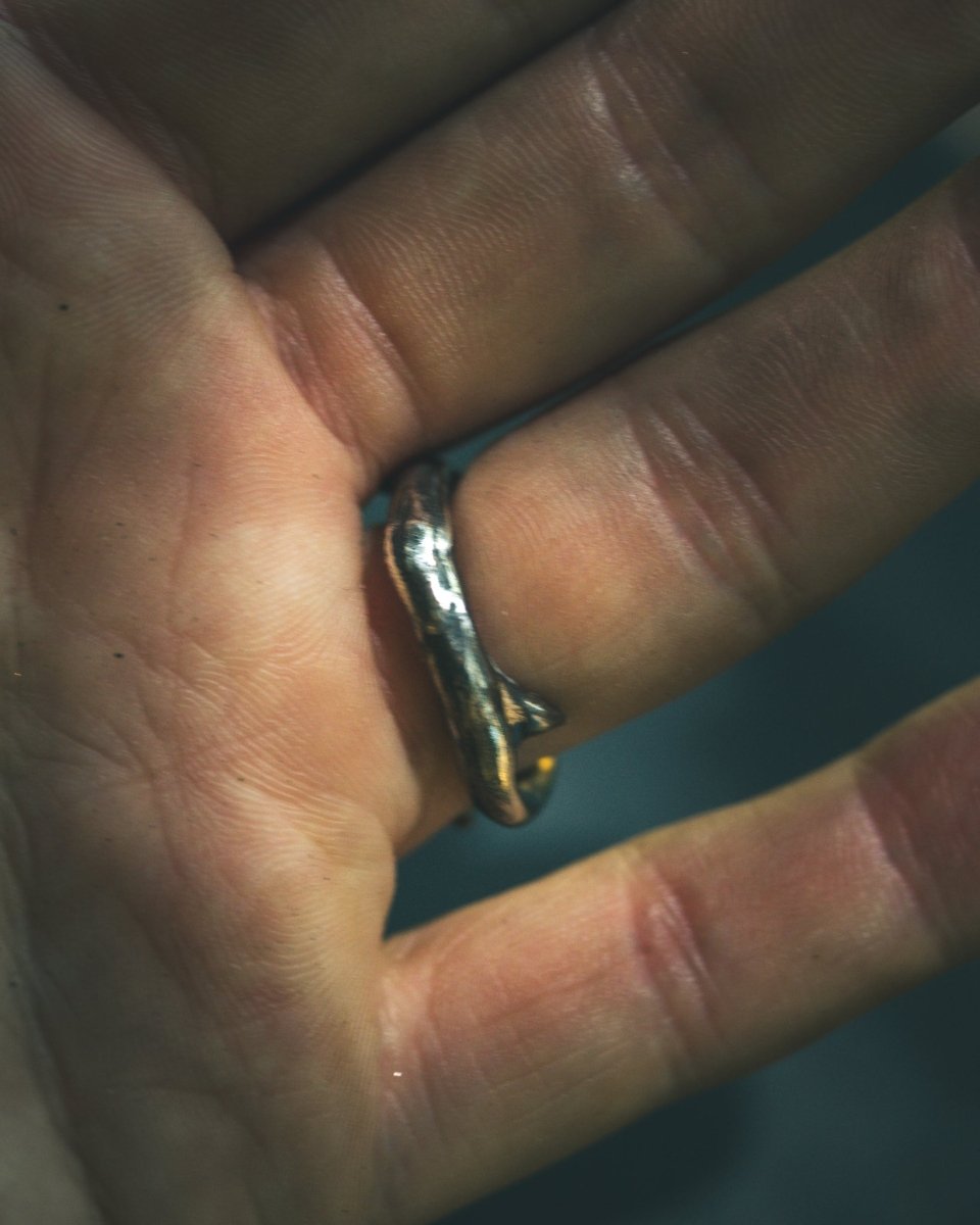 Thorn Ring: Emblem of Beauty and Resilience - Machinations