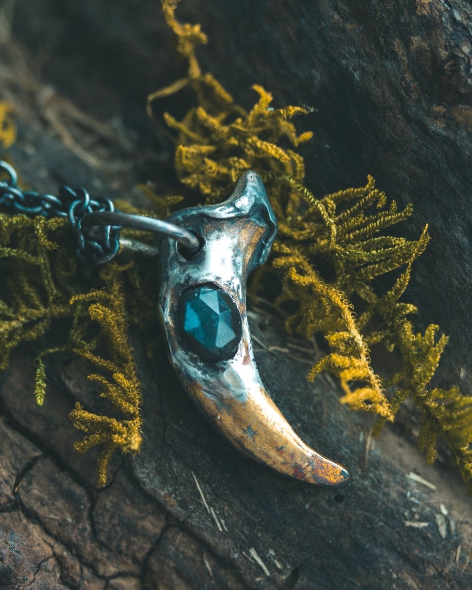 Wolf Claw Pendant with Labradorite – Sterling Silver & 23.5K Gold | Talisman of Shadow, Vision & Sacred Protection - Machinations